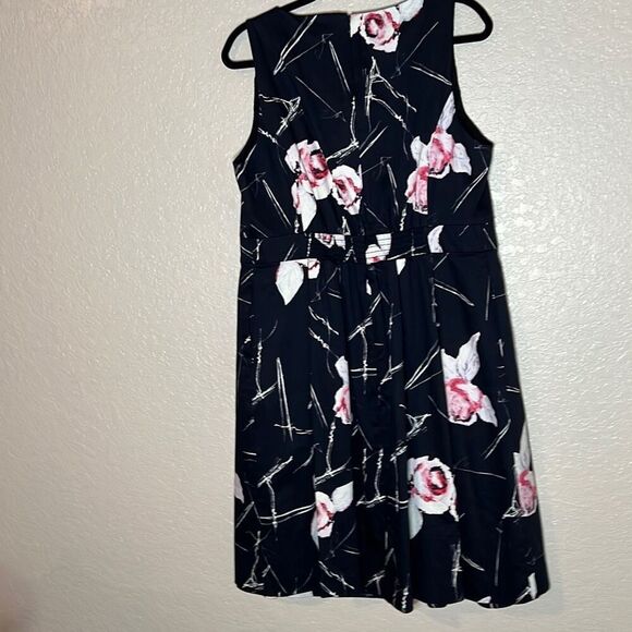 Sejour fit and flare floral knee length dress - size 16w - Picture 8 of 11